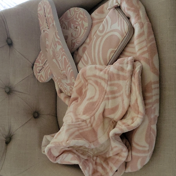 Laila Rowe Beach Set - Picture 5 of 10